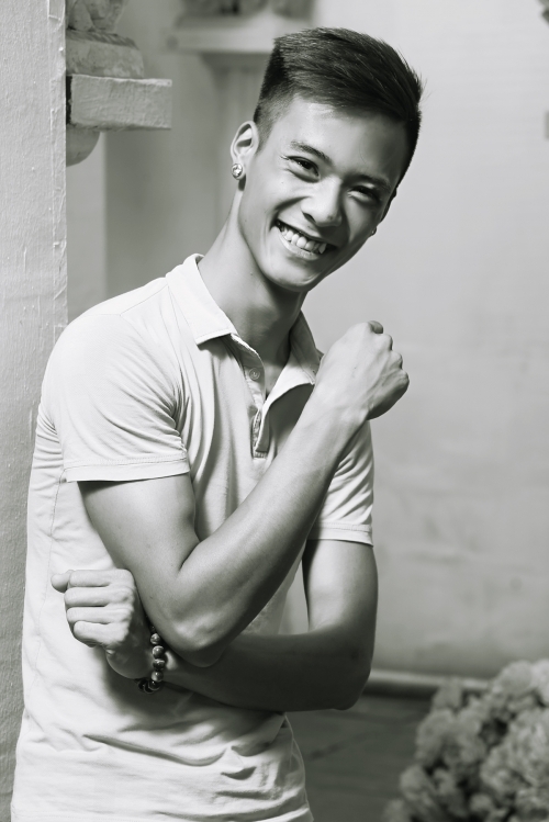 4 %22Bản sao Tuấn Hưng%22 đột ngột qua đơ