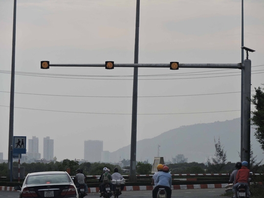 Bà Rịa-Vũng Tàu lắp đặt đèn nháy giao thông năng l