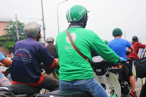 Khách than ngày cận Tết GrabBike tăng giá 