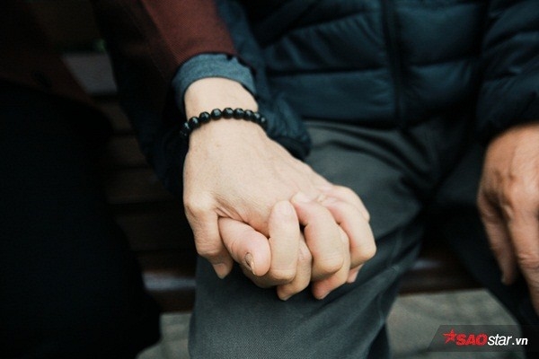 14 Ấm áp những cặp đôi cao tuổi sánh bu