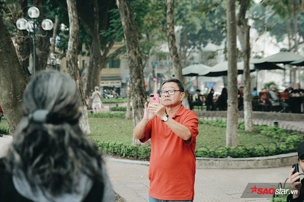 6 Ấm áp những cặp đôi cao tuổi sánh bư