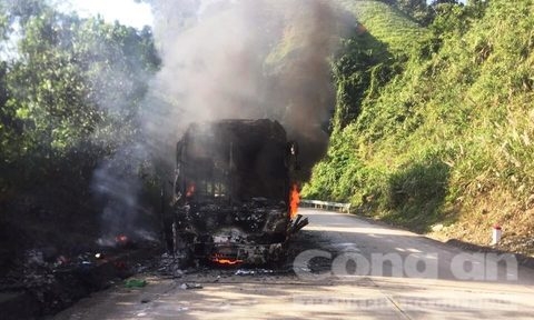 Nhiều vụ cháy ô tô xảy ra liên tiếp trên cả nước