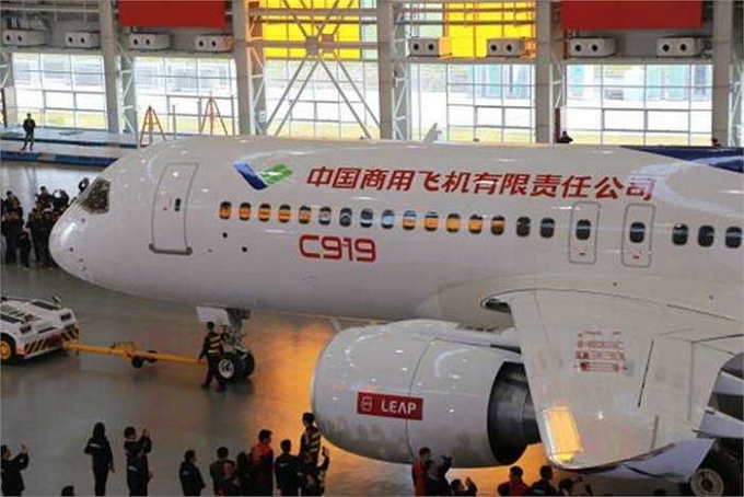 can-canh-may-bay-cho-khach-c919-do-trung-quoc-san-