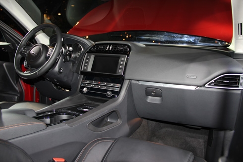 2 Jaguar F-Pace - SUV thể thao hạng sang cho kh