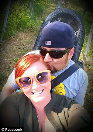 United Airlines lại bị tố đuổi khách xuống