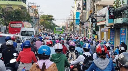 2 “Xe máy là kẻ chiếm đất thành phố, thủ phạm gây 