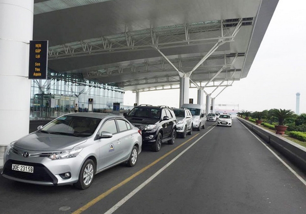 Các hãng đua nhau giảm giá cước đi Nội Bài, tài xế