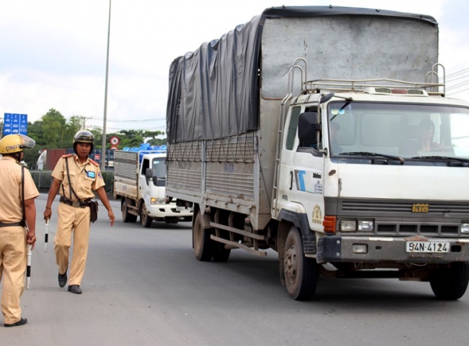 Những chiêu tài xế xe quá tải đối phó với CSGT
