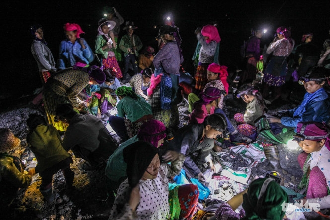 3 Cheo leo mưu sinh trên bãi thải quặng