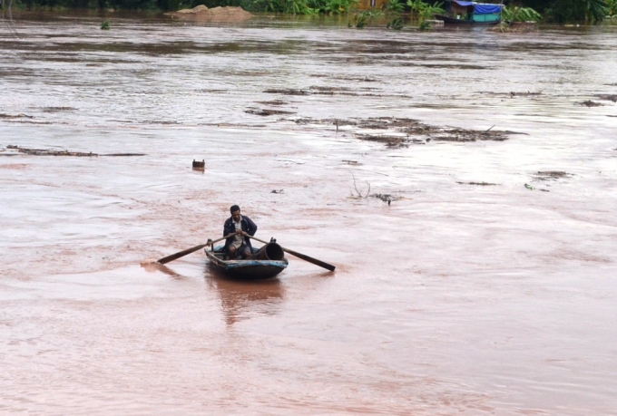 1434091445-lat_thuyen_wicg