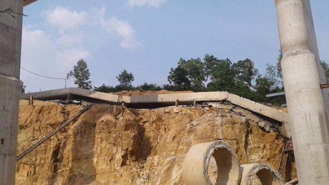 Sập dầm cầu đường cao tốc Hạ Long - Va