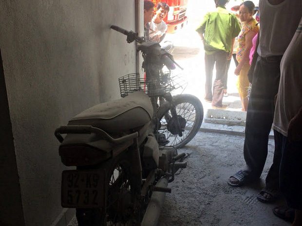 Xe máy bất ngờ phát nổ trong khu chung cư