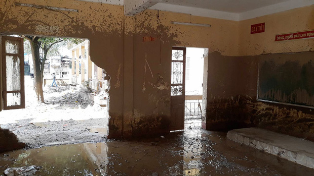 Tan hoang trường học Mù Cang Chải sau lũ quét