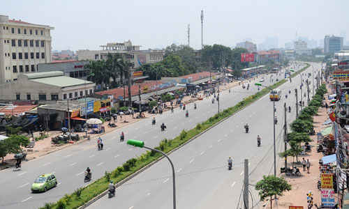 Đất mặt đường quốc lộ 32 chạm mốc 200 triệu đồng m