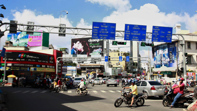 TP.HCM chống kẹt xe với bộ lưu điện đèn