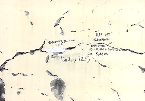 Vỏ hầm Hải Vân nứt do co ngót bê tông