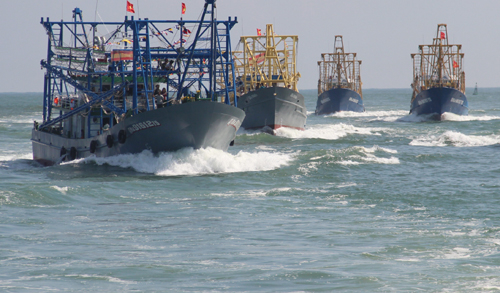 Bốn người chết vì mưa lớn, biển động ở Quảng Nam