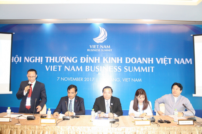 anh 2 hinh anh tại Hoi nghi