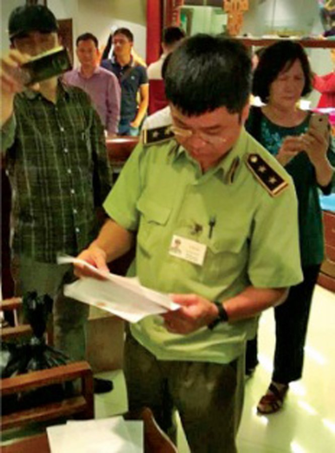 Từ cây xăng lậu đến lụa Khaisilk