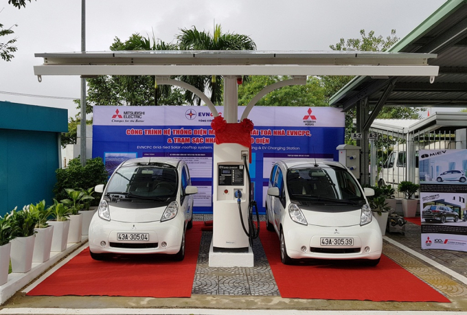 Đưa vào sử dụng trạm sạc điện nhanh đầu tiên tại V
