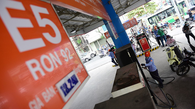 Ethanol tăng giá vì độc quyền, uy hiếp xăng E5