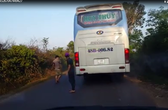 Sẽ sa thải tài xế xe khách bỏ mặc nạn nh