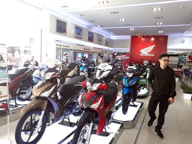 Cận Tết, giá xe máy tay ga ồ ạt tăng, gi