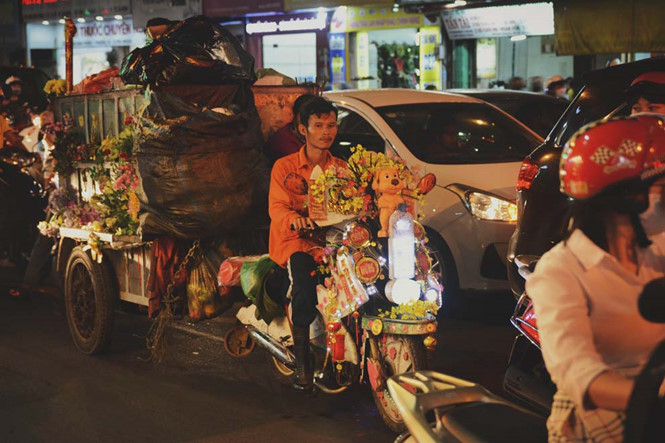 14 Cận cảnh chiếc xe chở rác độc nhất vô nhị giữa 