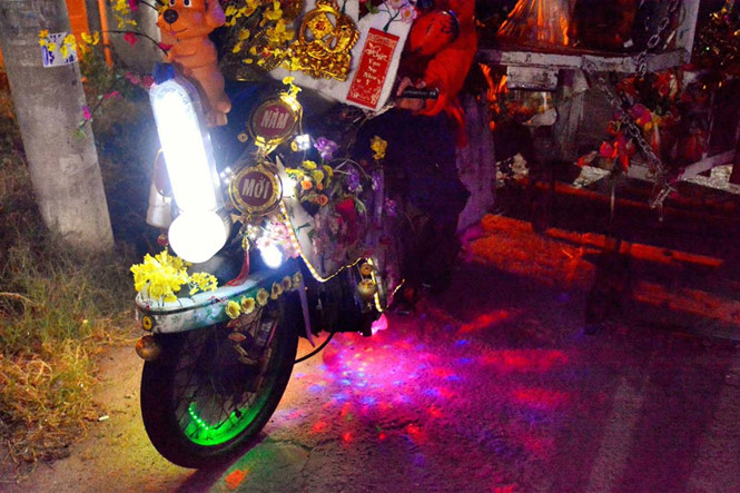 15 Cận cảnh chiếc xe chở rác độc nhất vô nhị giữa 