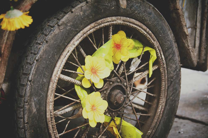 5 Cận cảnh chiếc xe chở rác độc nhất vô nhị giữa S