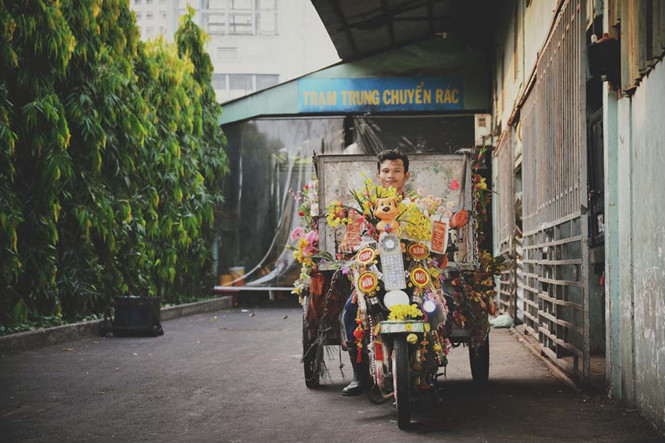 8 Cận cảnh chiếc xe chở rác độc nhất vô nhị giữa S