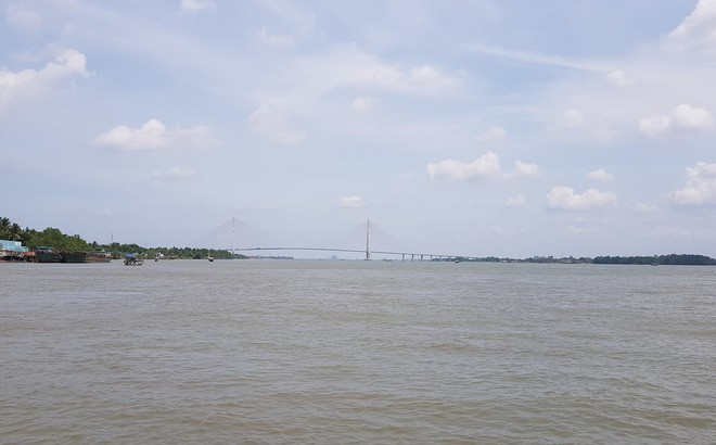 Khoảng 7h sáng nay, thi thể bé gái 7 tuổi rơi đò n