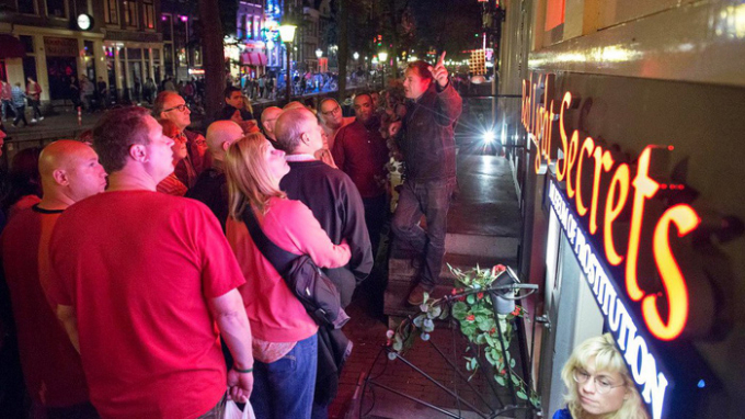 Phố đèn đỏ nơi cấm nơi cho