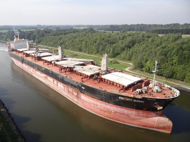 Vinalines “đại hạ giá” tàu Vinalines Sky niên hạn 