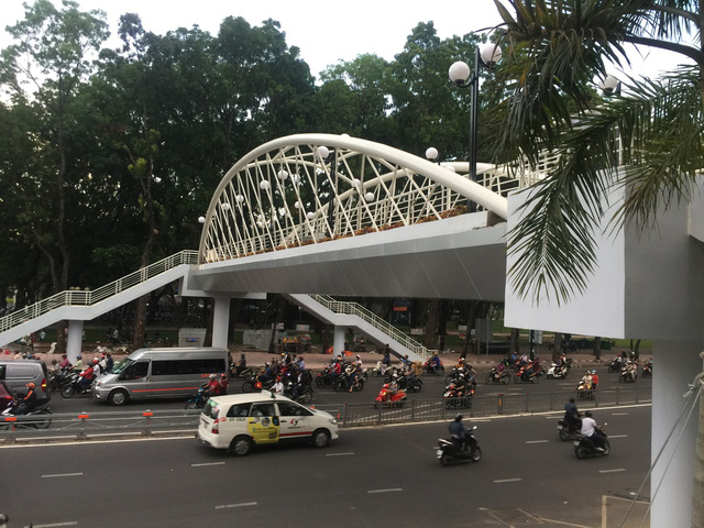 Hoàn thành cầu vượt đi bộ đẹp nhất TP.HCM ở công v