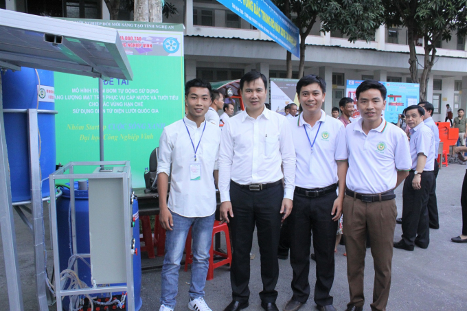 anh 2 TT Duy tham gian hang