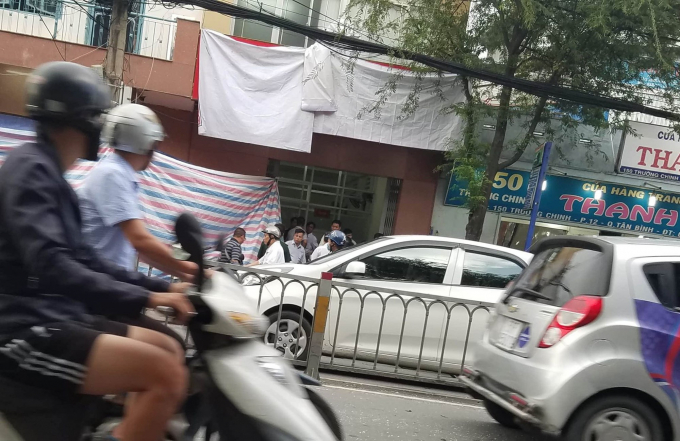 Xe máy phát nổ tại trụ sở công an phường, nữ cảnh 