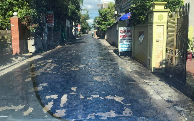 Mặt đường nhựa chảy loang lổ ở Hưng Yên