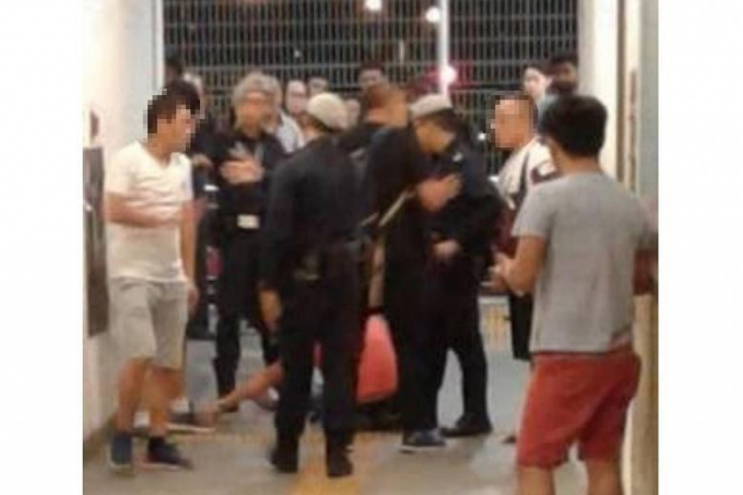 Trời đánh tránh lúc đi vệ sinh...