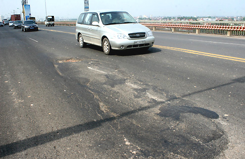 Cầu Thăng Long từng được sửa chữa thế nào