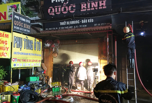 Cháy cửa hàng, đường huyết mạch qua Sài Gòn kẹt cứ