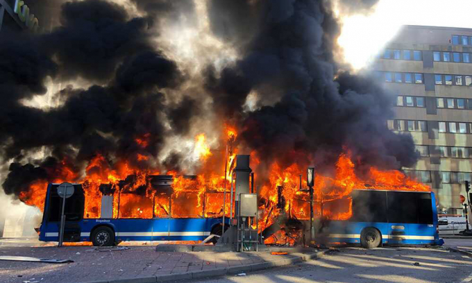 D1SpX8JXcAA52Pnlarge-155263534-5016-3889-155263544