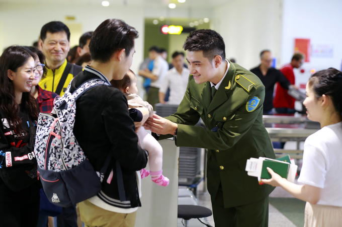 Ảnh minh họa - Nhân viên ANHK thân thiện vo