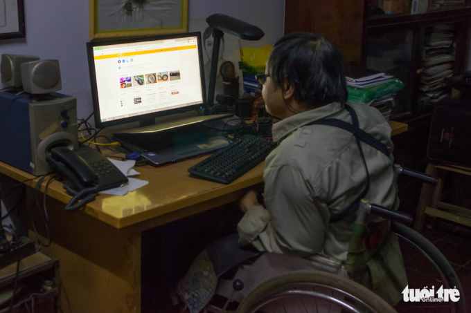 6 Người đàn ông ngồi xe lăn 20 năm làm xe cho ngườ