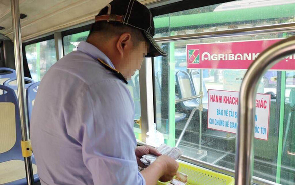 xe-bus-1562828826223422210883