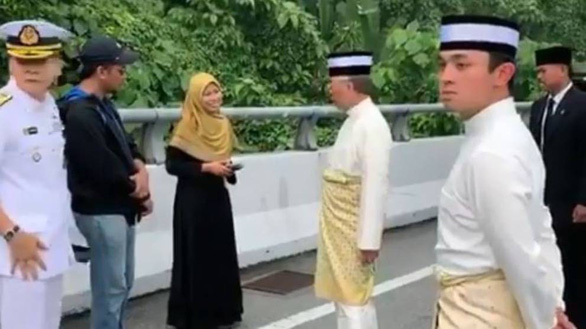 vua-va-nguoi-bi-nan--156505776670426820028