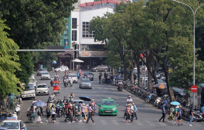 Thí điểm cấm ôtô, xe máy quanh phố đi bộ