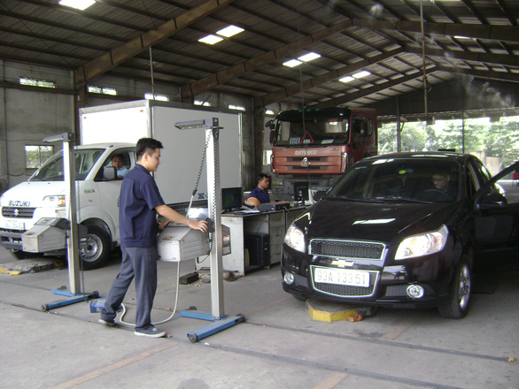 kiem-dinh-den-xe-o-trung-tam-kiem-dinh-50-03v-1-15