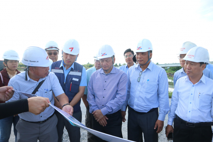 7FE79EAD-59EB-4A17-8843-71EB6852AE1D.