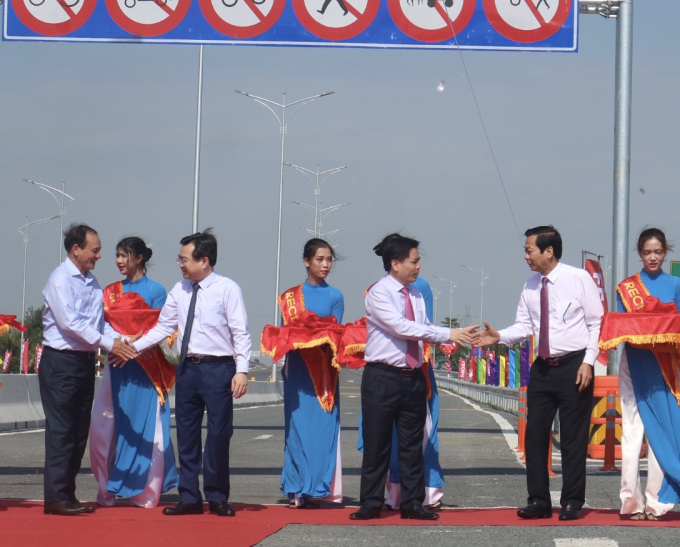 FCE240BB-EAE0-4017-AC11-D6E95705096A.